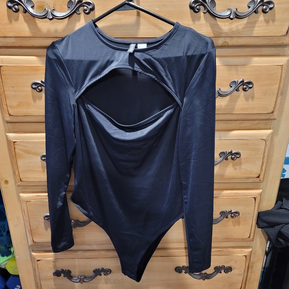 Divided H&M front cut out bodysuit